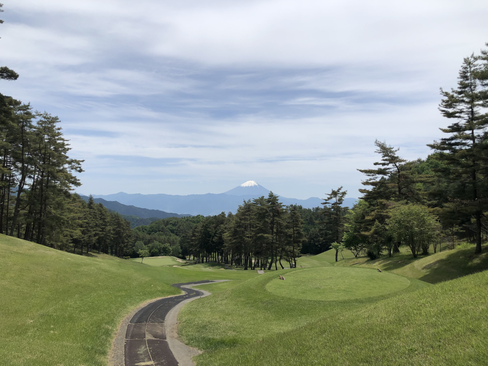 敷島カントリー倶楽部。富士山を正面に望む。